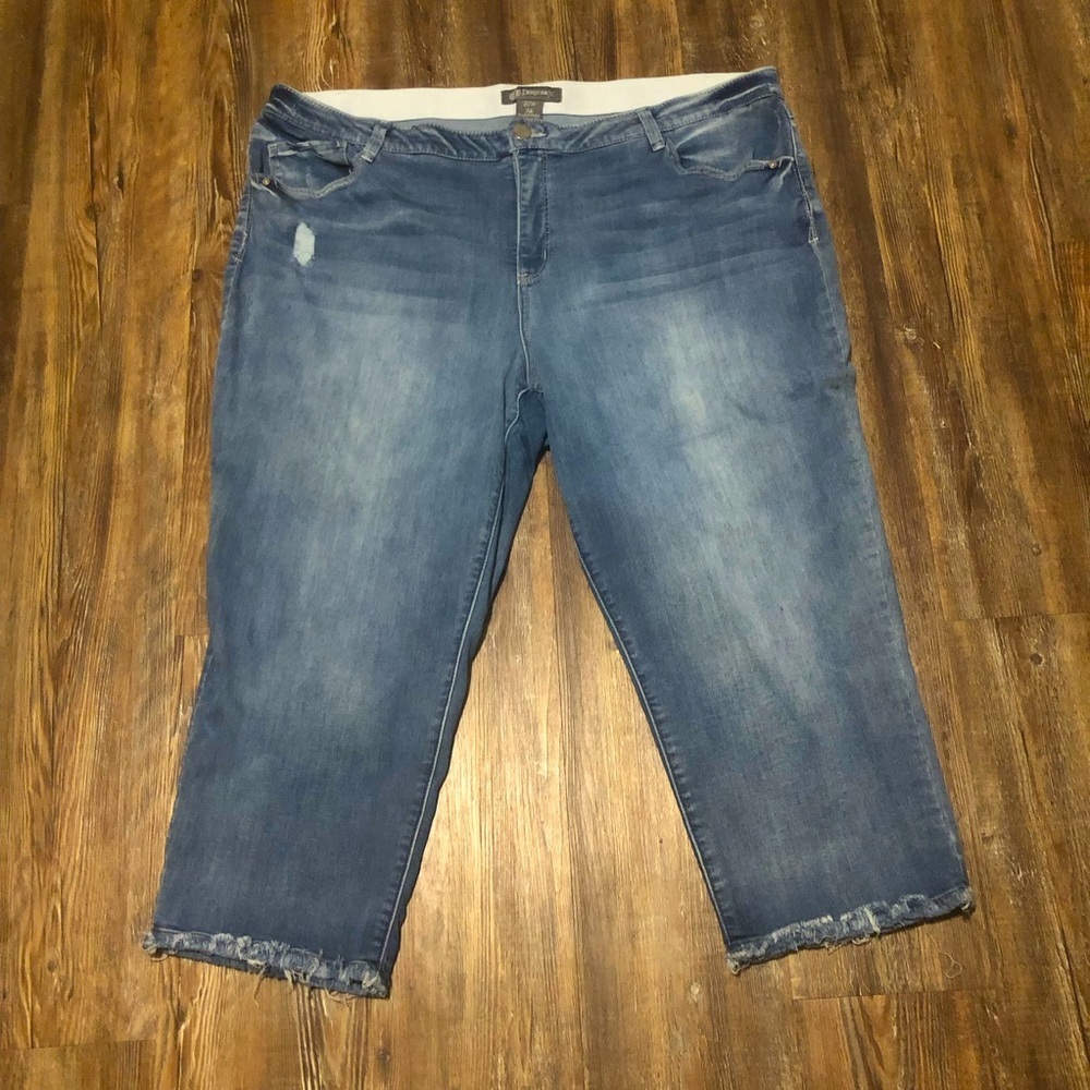 Democracy Jeans Women's 22W Ab Technology Cropped Raw Hem High Rise Curvy Denim